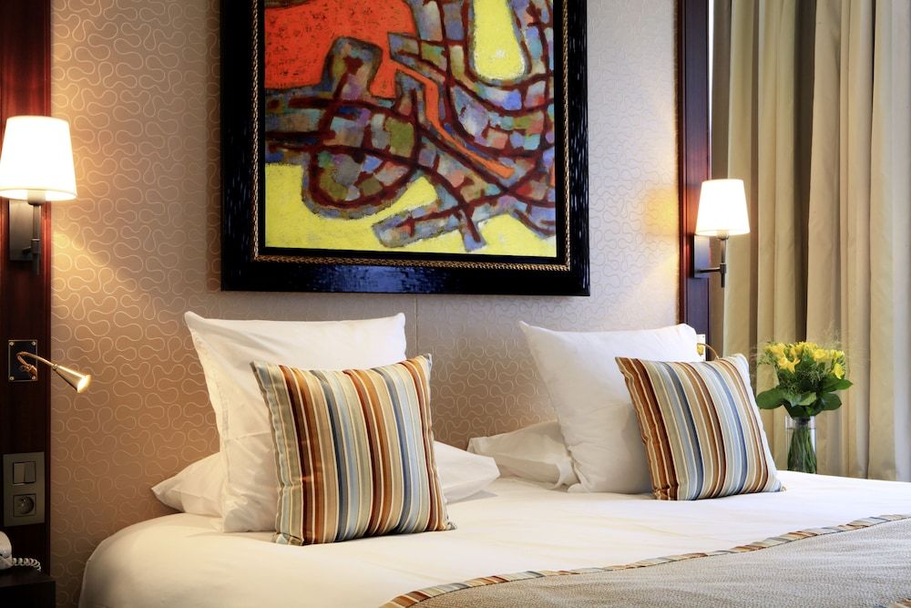 Folkestone Opéra Classic Room 8