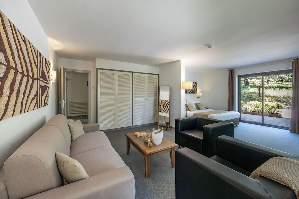 Senior Suite (Senior)