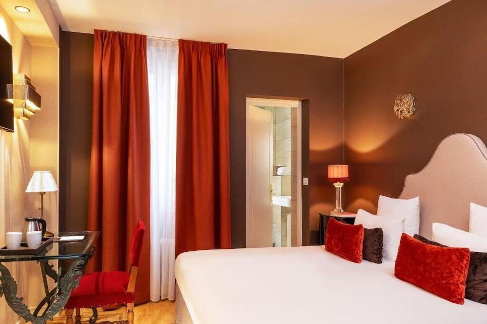 undefined Hotel des Deux Continents