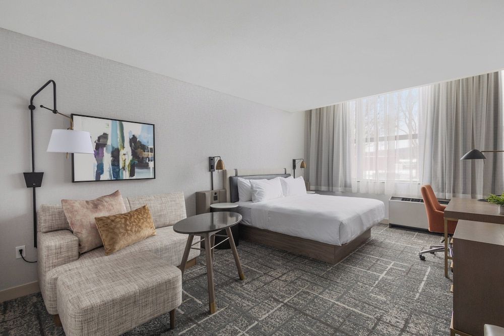 Standard Room, 1 King Bed (Worklife Walk-In Shower)