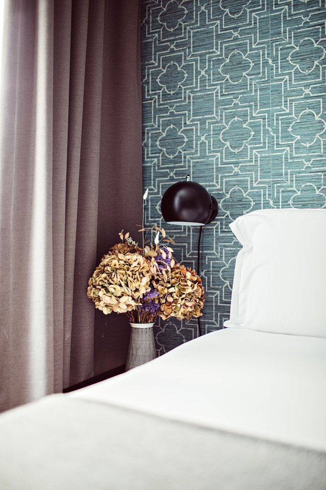 undefined Monsieur Helder 9