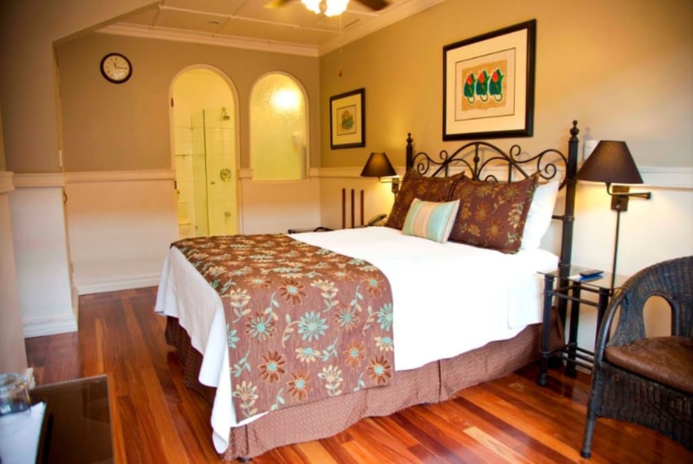 Deluxe Room, 1 Queen Bed, Patio