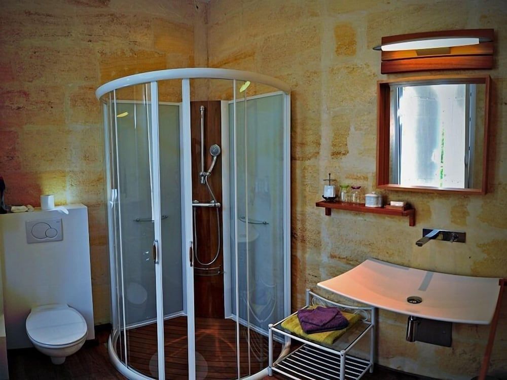 Deluxe Double Room, Ensuite, Park View (Chambre Parme)