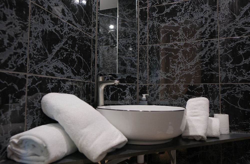 Hôtel & SPA Le Gambetta, Centre-ville, Bergerac Standard Twin Room (Air conditioning) 5