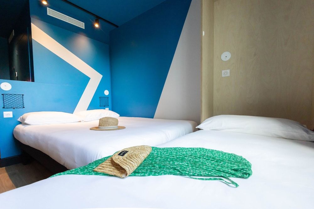 Room, Multiple Beds