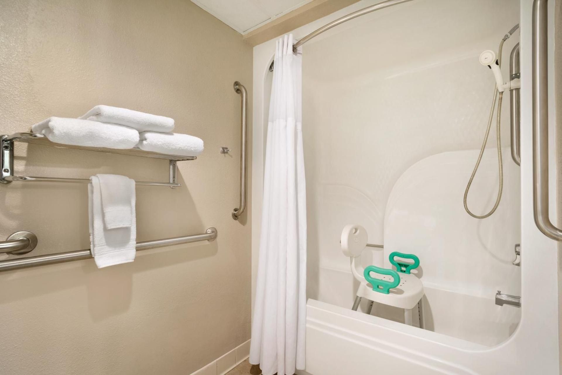 1 Queen Bed, Mobility Accessible Room, Non-Smoking