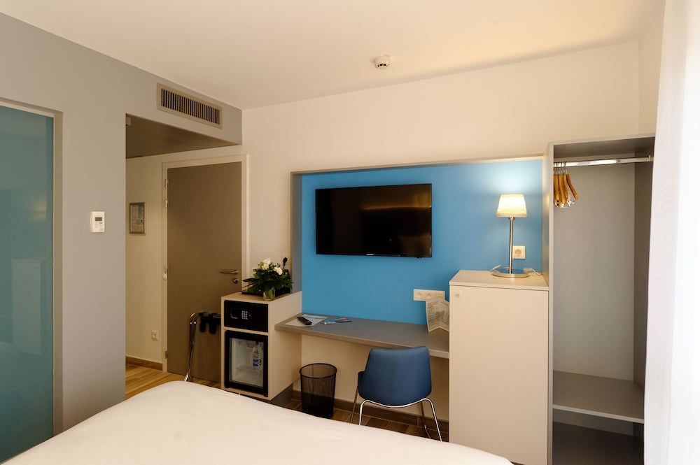 Colmar Hotel Standard Twin Room 3