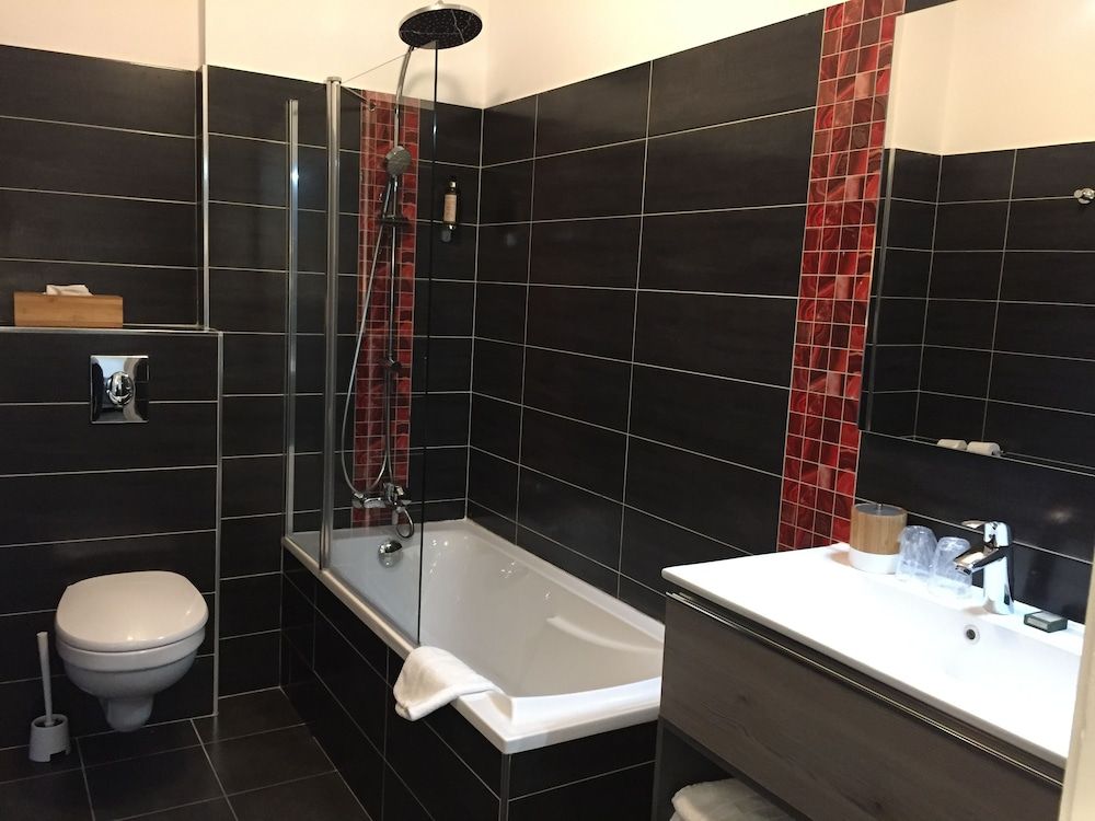 Hôtel Du Pont Vieux Superior Double Room, Private Bathroom, Garden Area 5