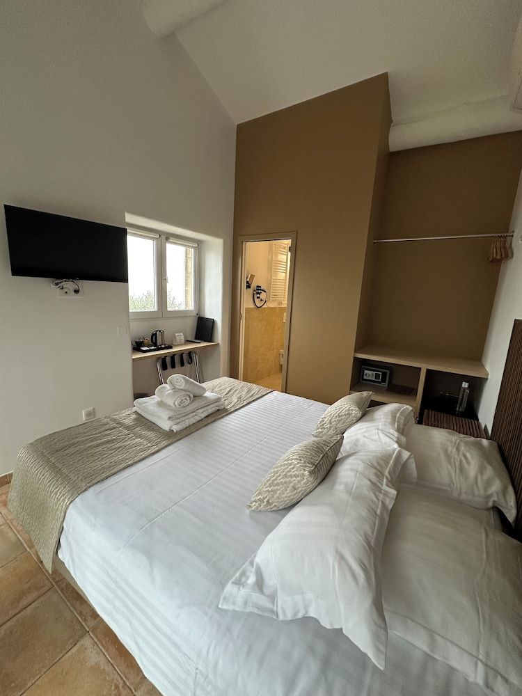 Superior Double Room, 1 Queen Bed, City View, Executive Level