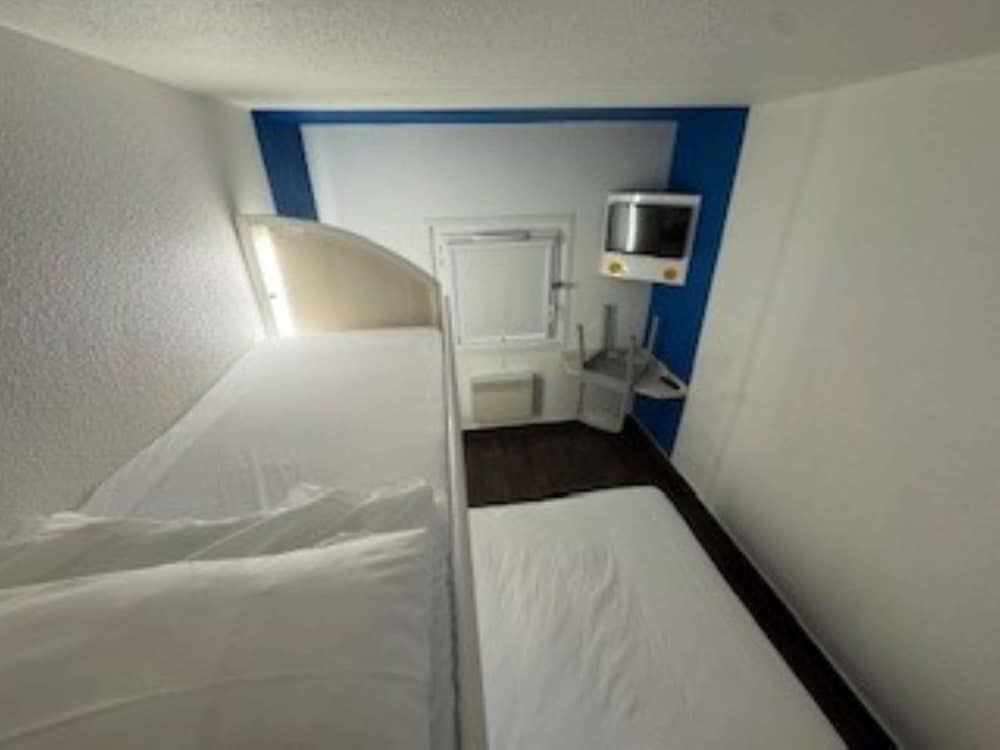 Room, Shared Bathroom (Trio)