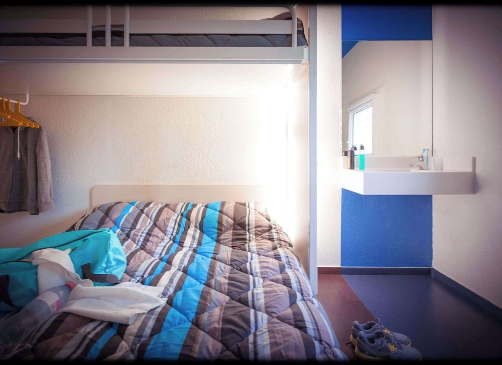 Room, Shared Bathroom (Duo)