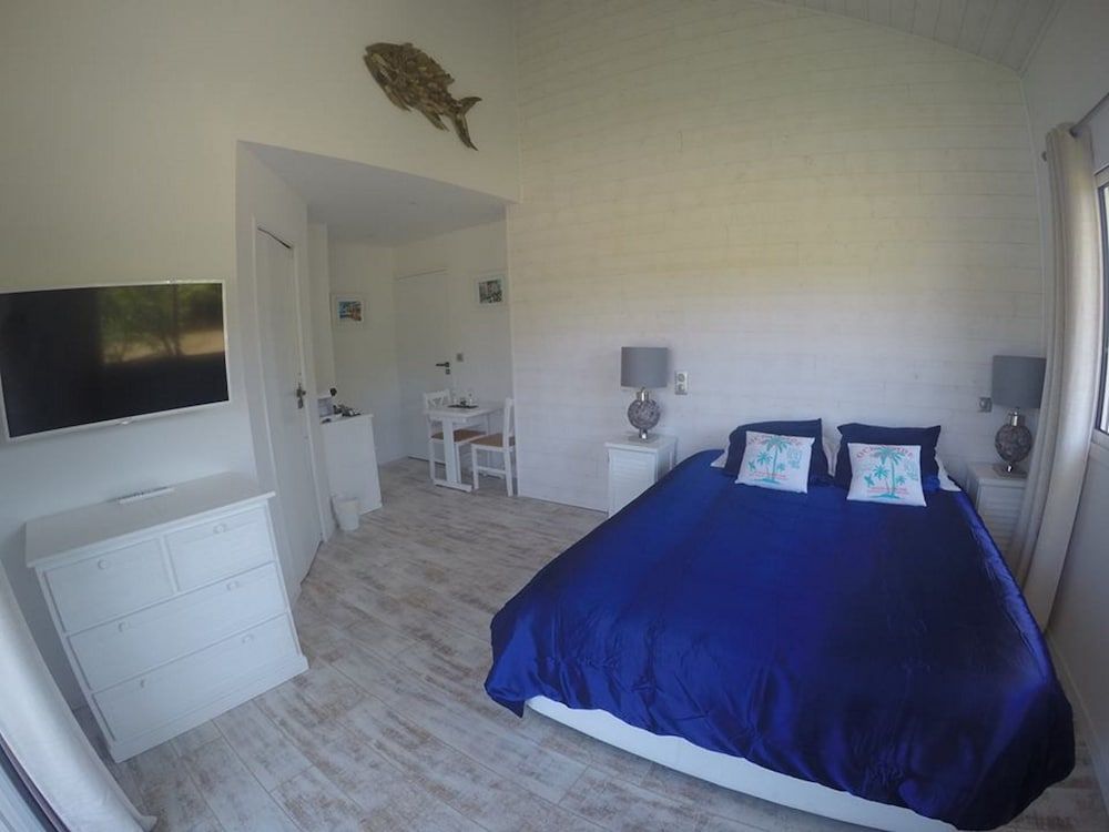 Double Room Key WEST, Garden View