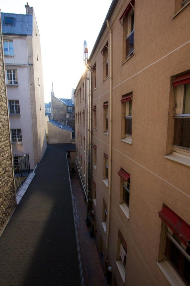 undefined Auberge Internationale des Jeunes - Hostel 9