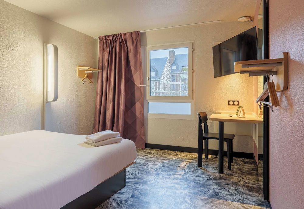 B&B HOTEL Troyes Centre Double Room, Mobility Accessible, Non Smoking 2