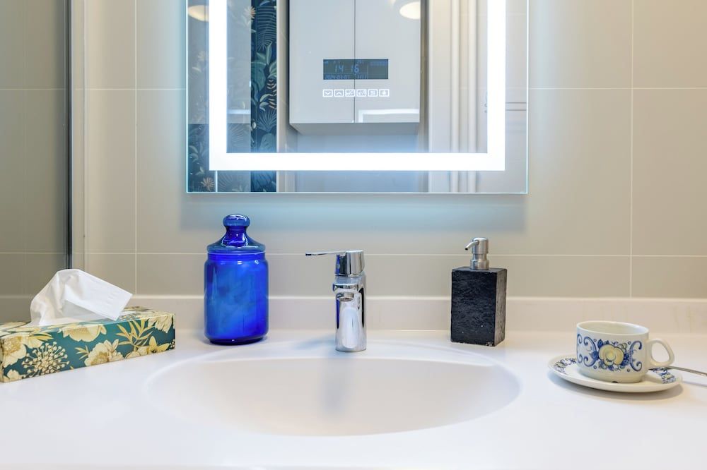 Chambre d'Amis (Chambres d'Hôtes/BnB/Guest House) City Room, 1 Bedroom, Non Smoking, Terrace 12