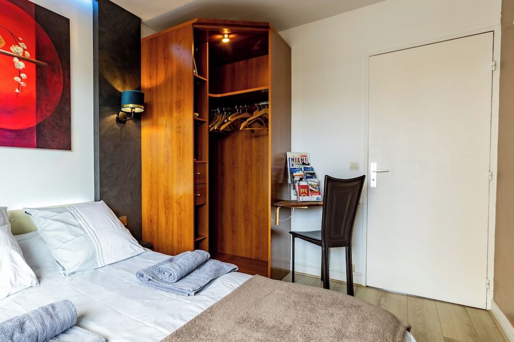 Chambre d'Amis (Chambres d'Hôtes/BnB/Guest House) City Room, 1 Bedroom, Non Smoking, Terrace 15