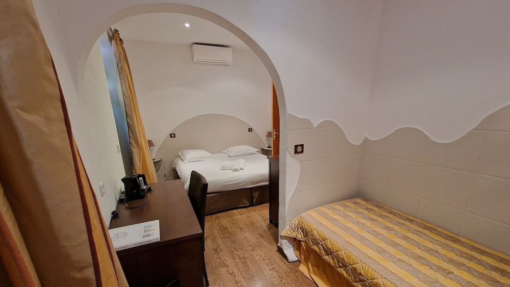 Economy Double Room, 1 Queen Bed, Non Smoking, Courtyard Area