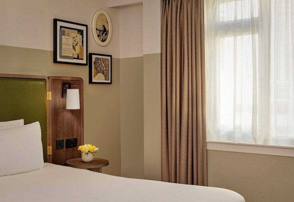 Mount Royal Hotel Edinburgh by The Unlimited Collection Standard Room, 1 Queen Bed (Classic Room, 1 Queen Bed) 2