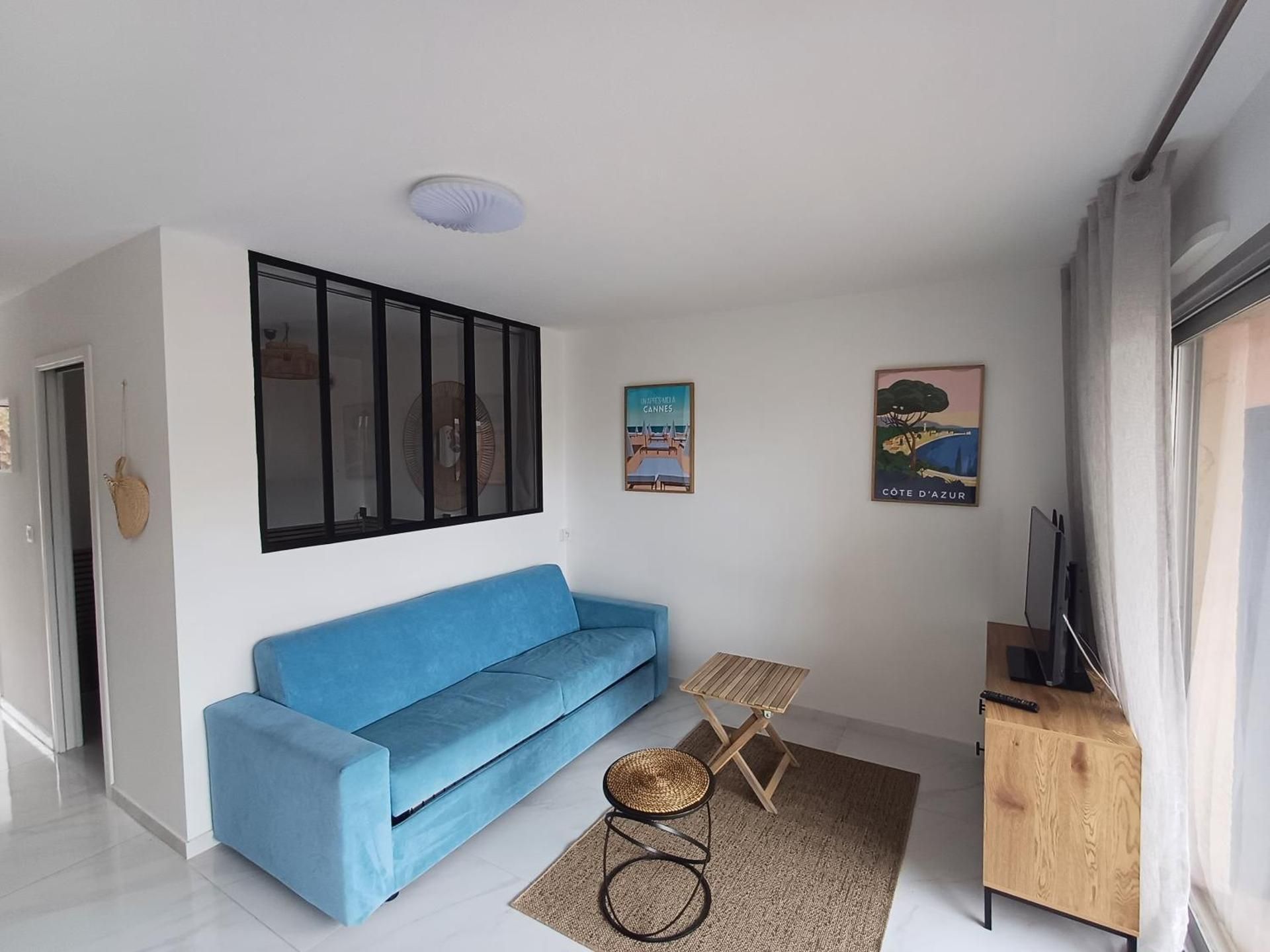 Apartment with Pool View