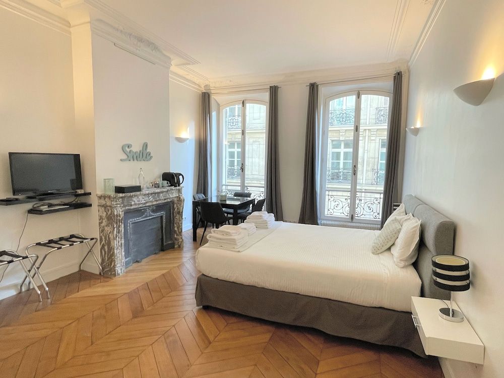 undefined Paris Square 4