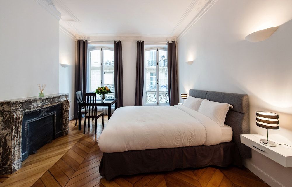 Paris Square Junior Suite 5
