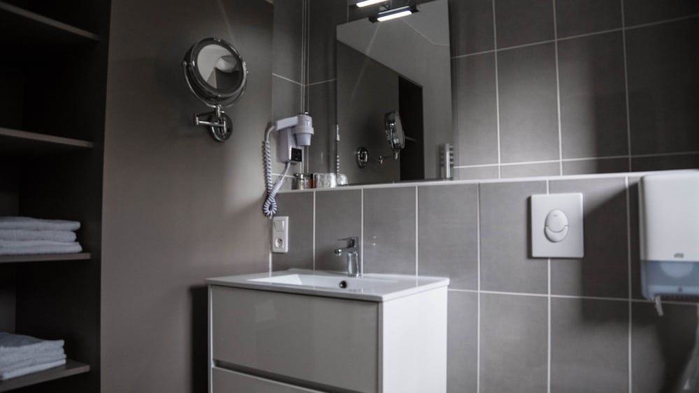 Hôtel du Canal Deluxe Triple Room 6