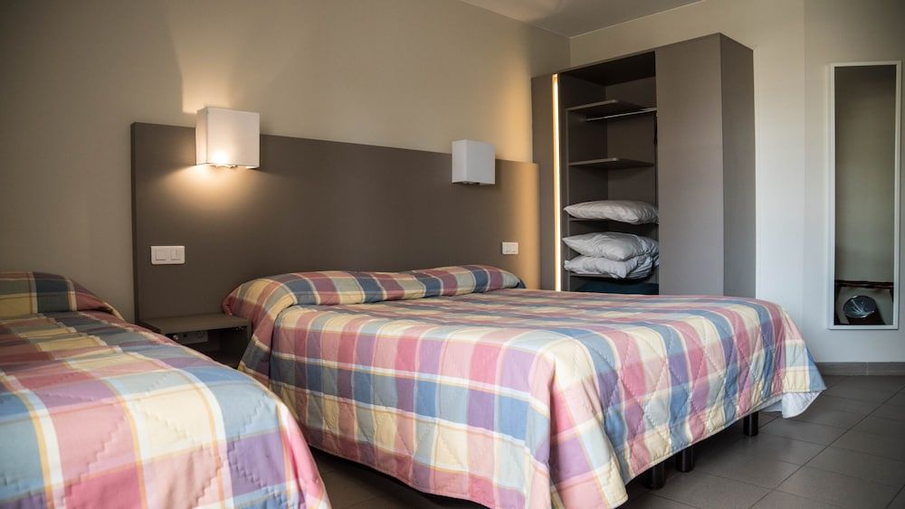 Hôtel du Canal Deluxe Triple Room