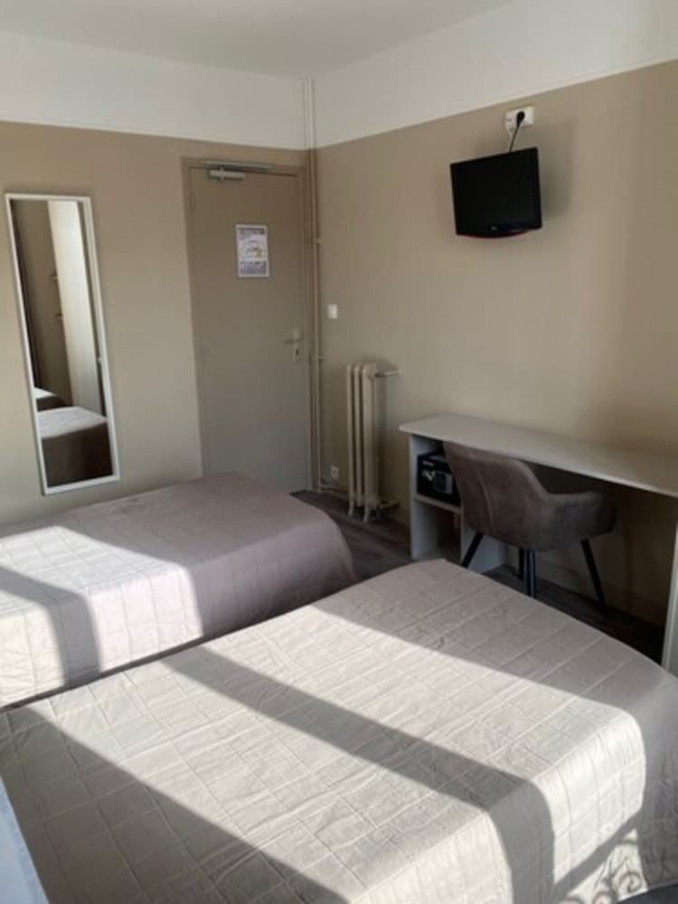 undefined Hotel Angleterre 9