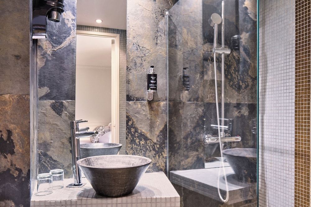 Posy Hotel by Happyculture Classic Twin Room 5