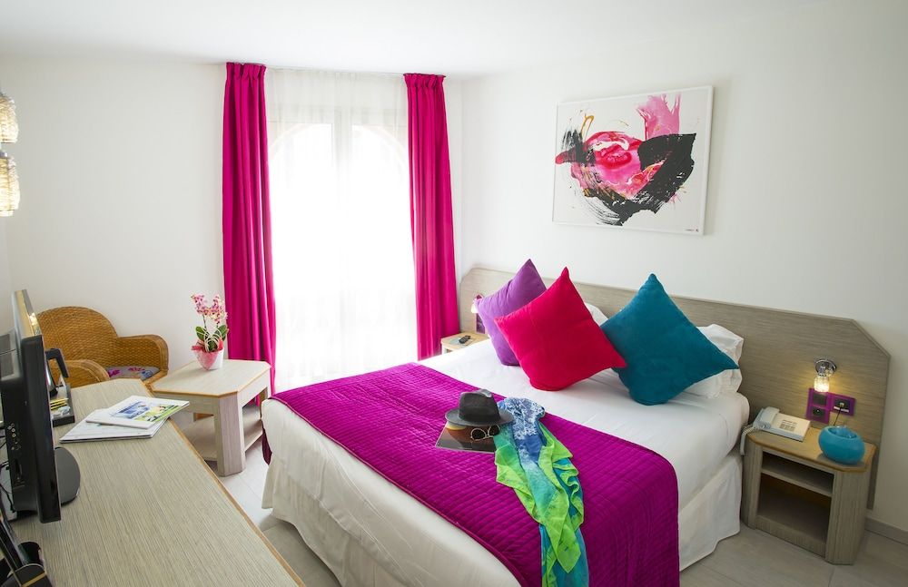 CRISTAL HOTEL & SPA Classic Room (Spa Access Included)