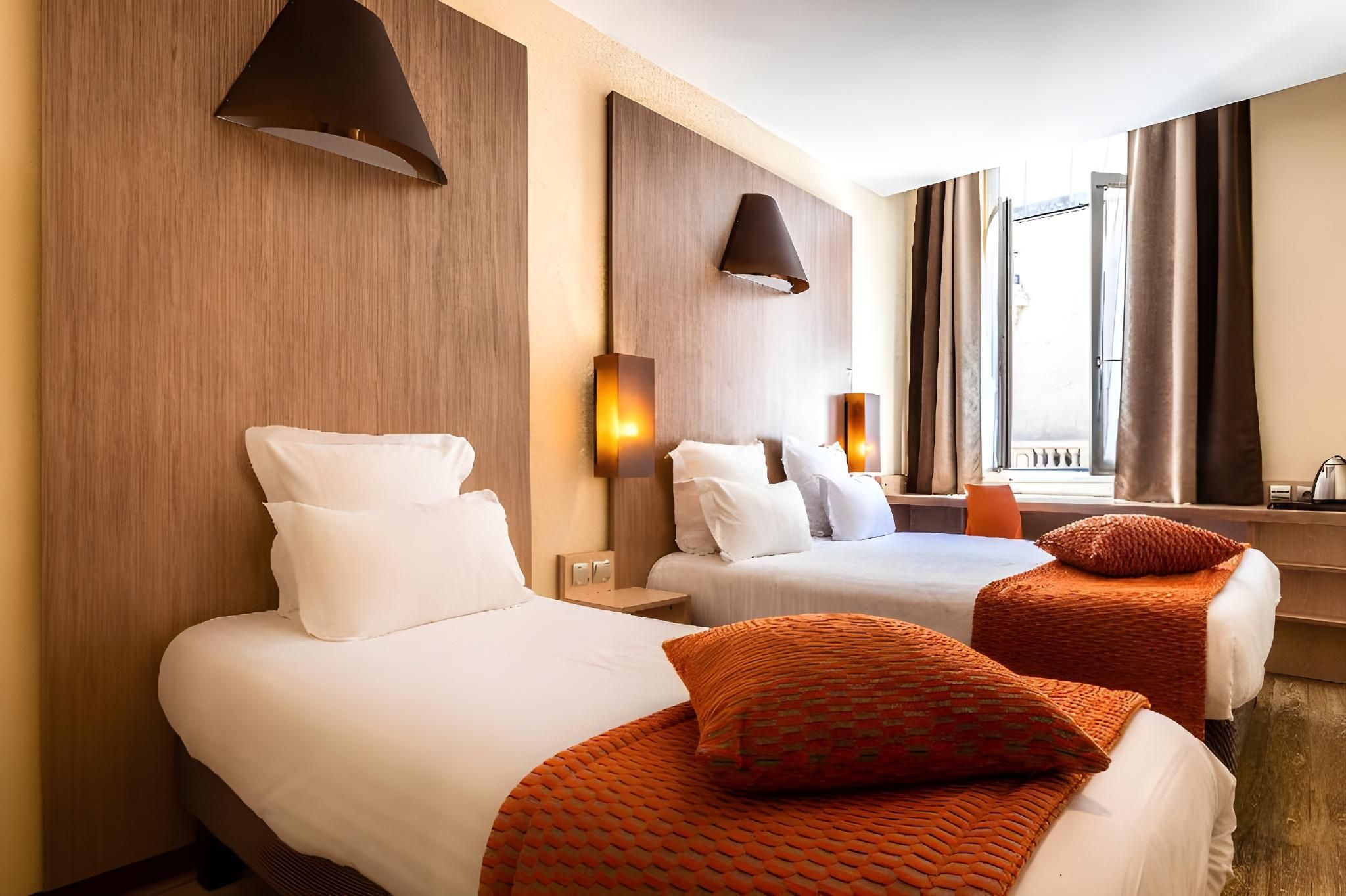 Triple Triple Room