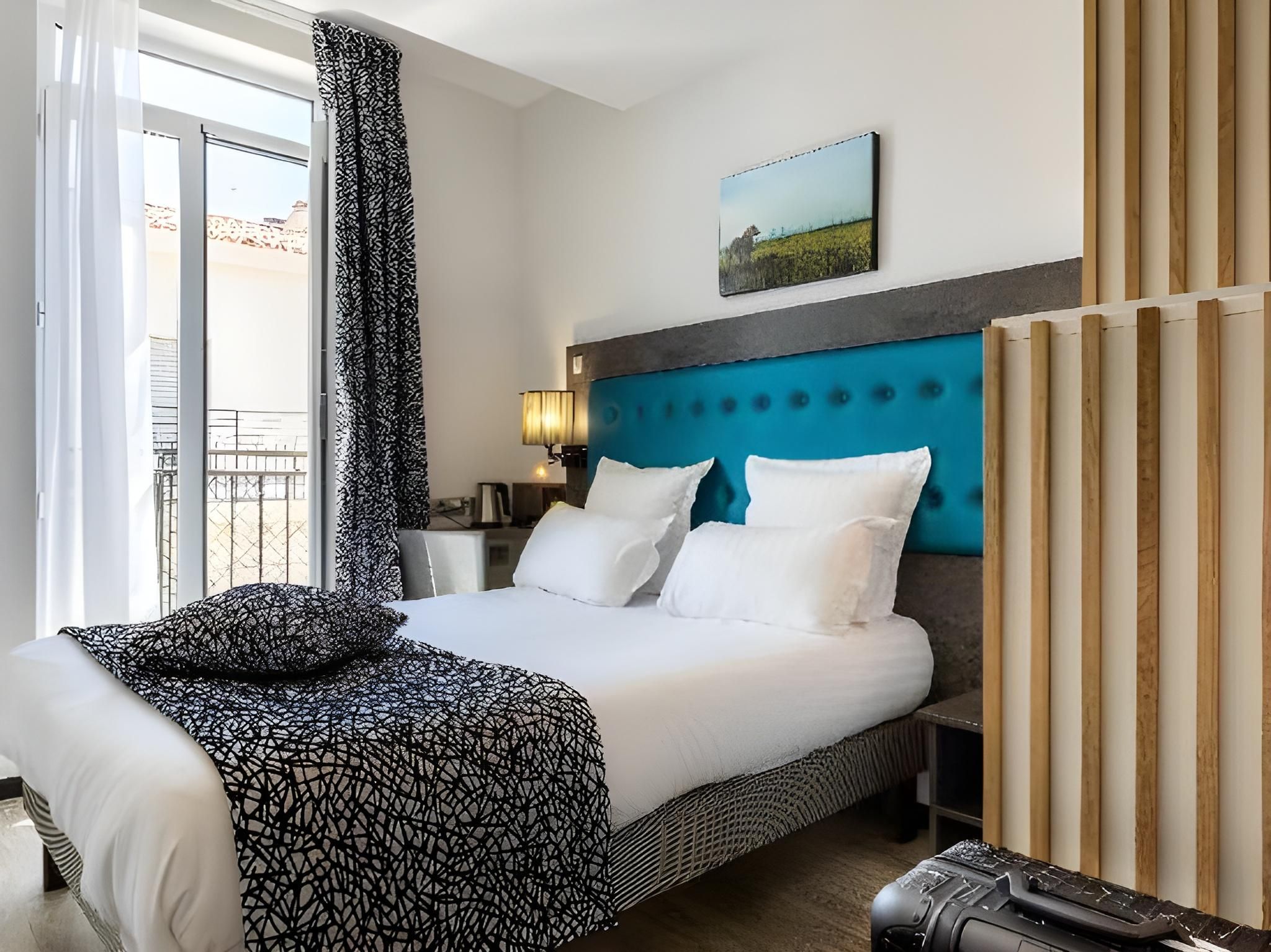 undefined Hotel Carre Vieux Port 10