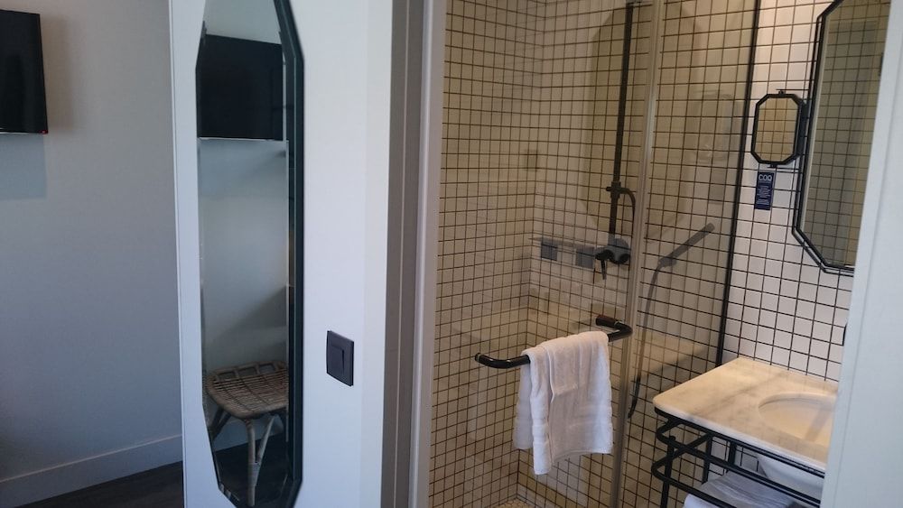 COQ Hotel Paris Classic Double Room 8