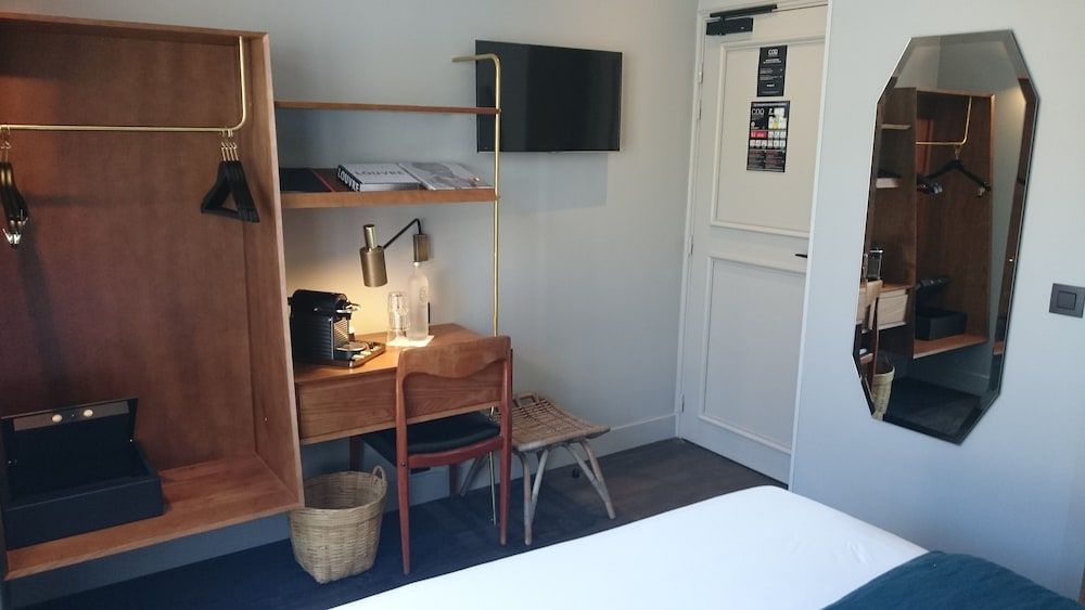 COQ Hotel Paris Classic Double Room 11