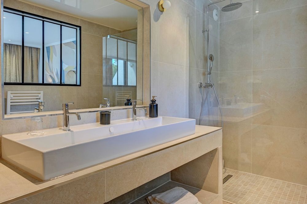 Best Western Sevan Parc Hotel Superior Room, 1 Queen Bed, Non Smoking (with Sofabed) 5