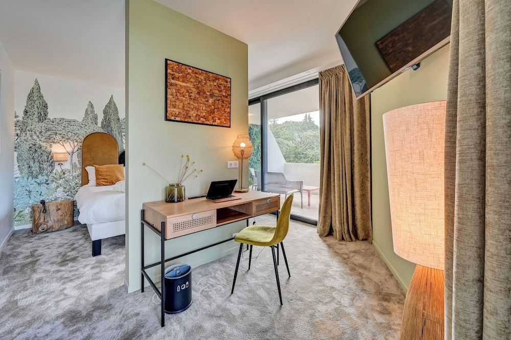 Best Western Sevan Parc Hotel Superior Room, 1 Queen Bed, Non Smoking (with Sofabed) 9