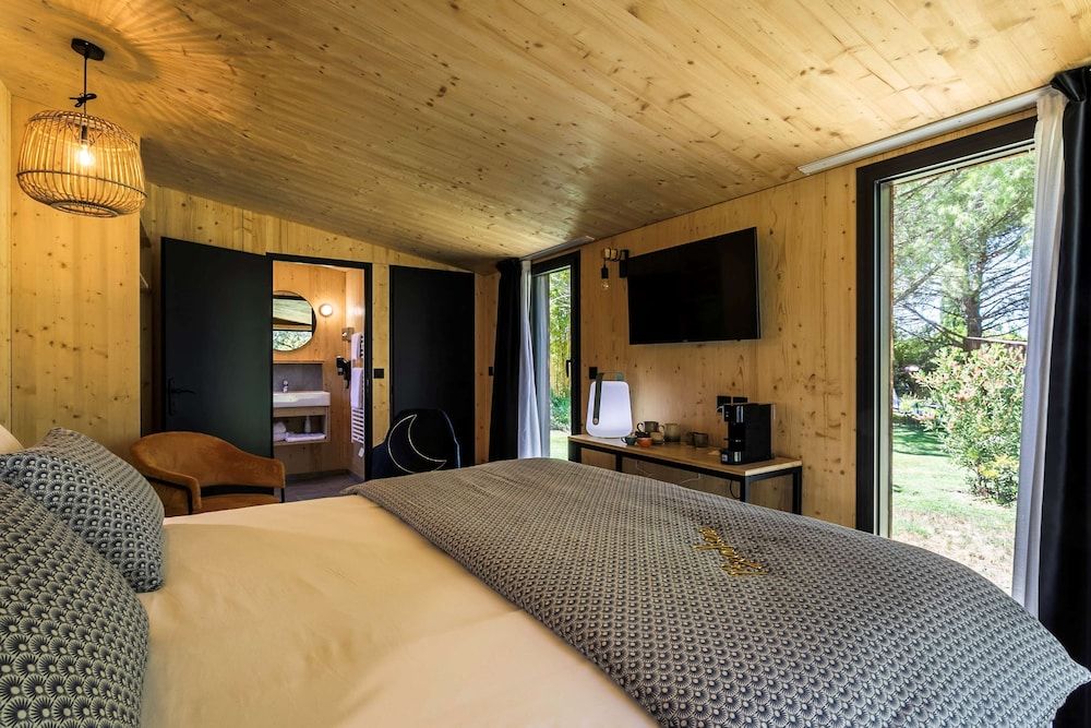 Best Western Sevan Parc Hotel Standard Cottage, 1 Queen Bed, Non Smoking 2