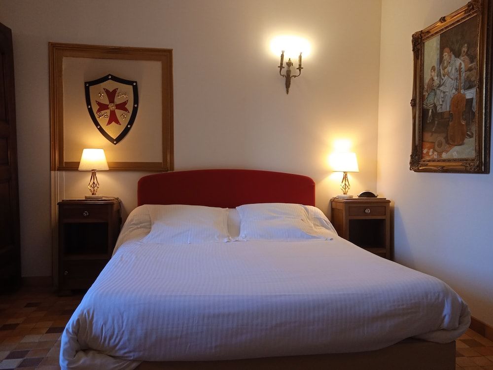Double Room (Jean Ysoré)