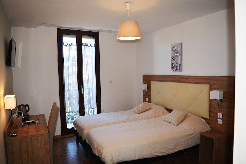 Le grand hôtel Molière Basic Twin Room, 2 Twin Beds