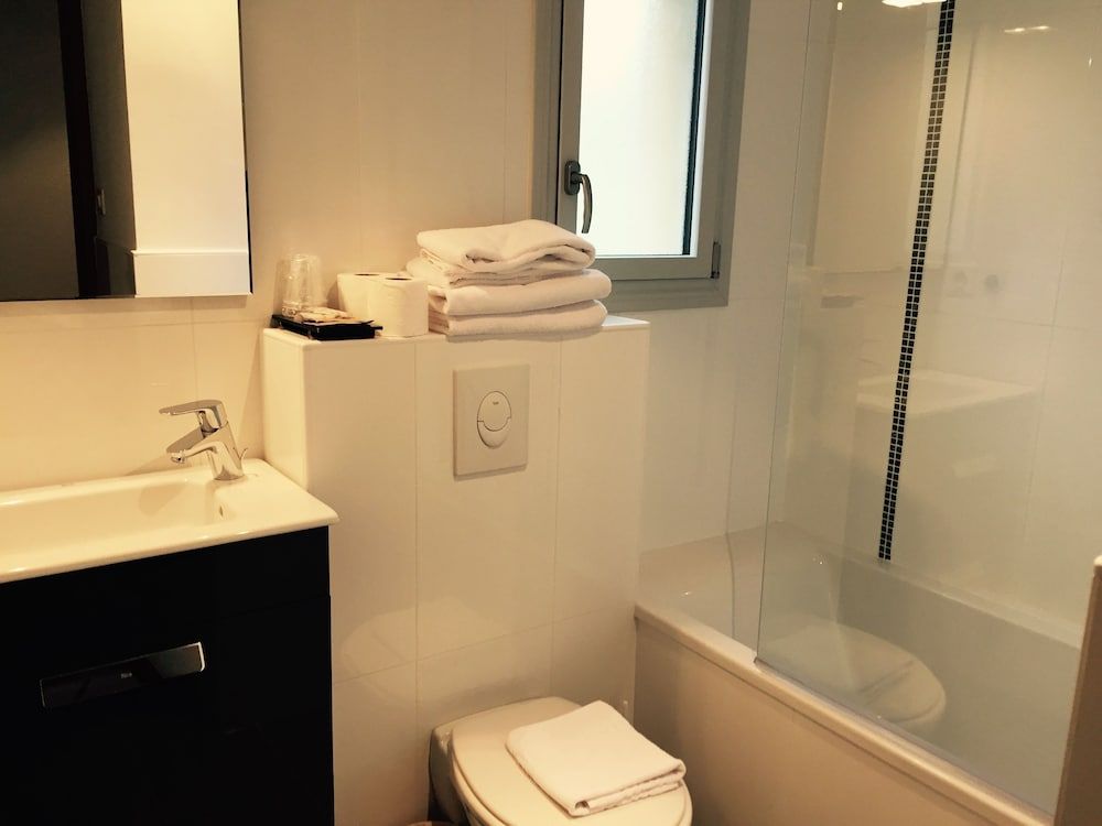 Hôtel du Moulin, Niort Classic Double Room 4