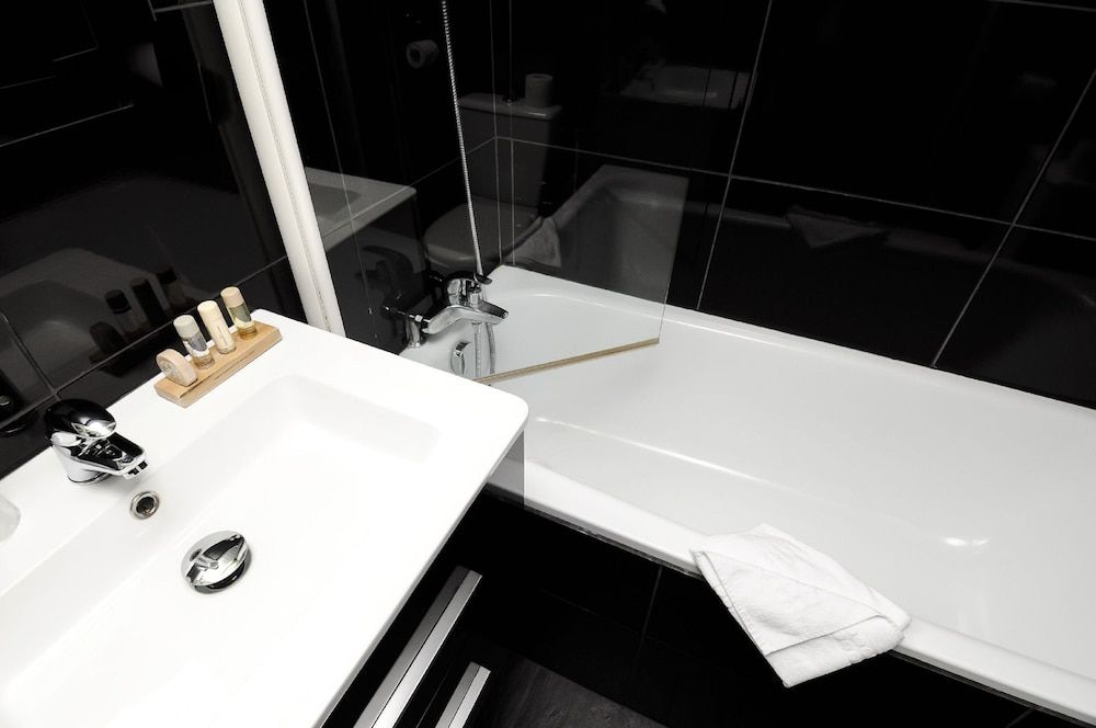 Hôtel Léman Opéra Twin Room, 2 Twin Beds 7