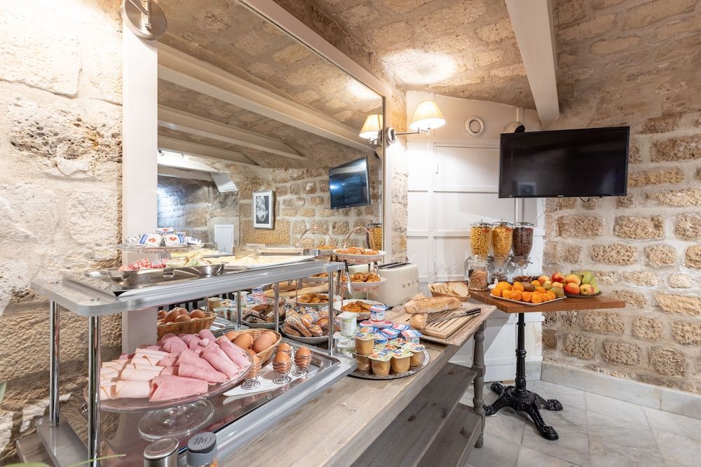 undefined Hôtel Léman Opéra 8