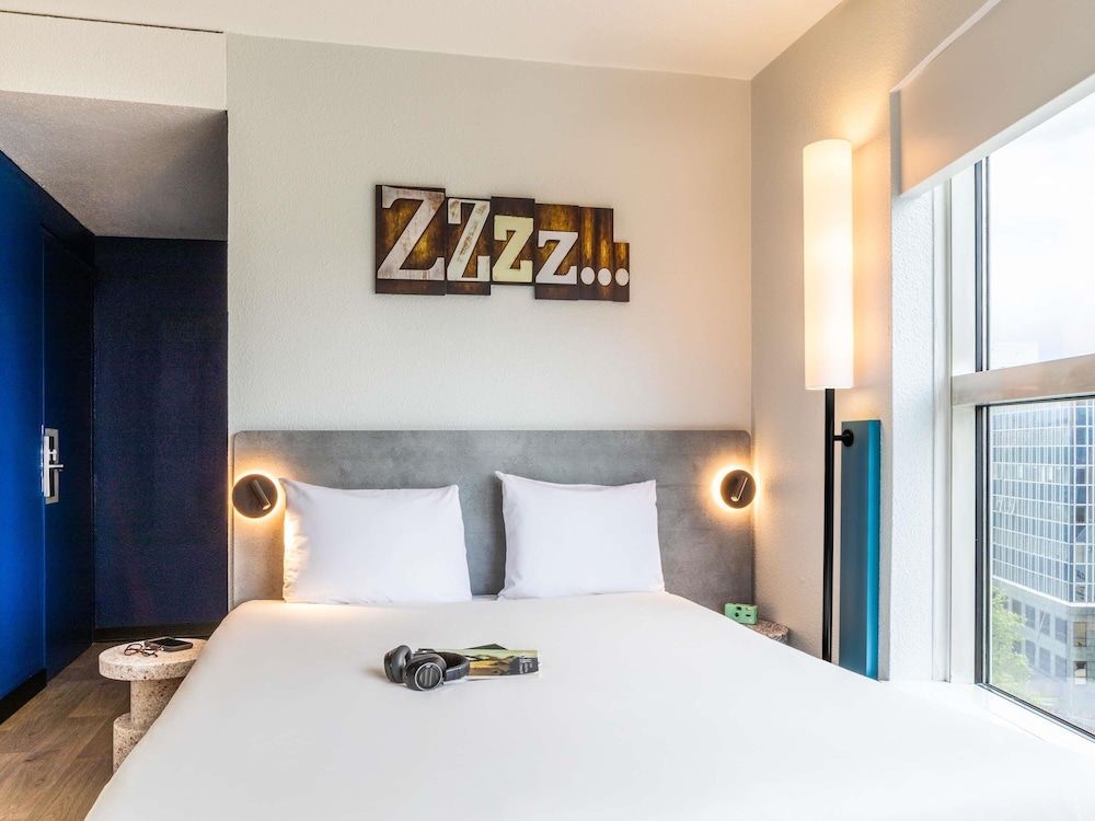 Standard Room, 1 Queen Bed, City View