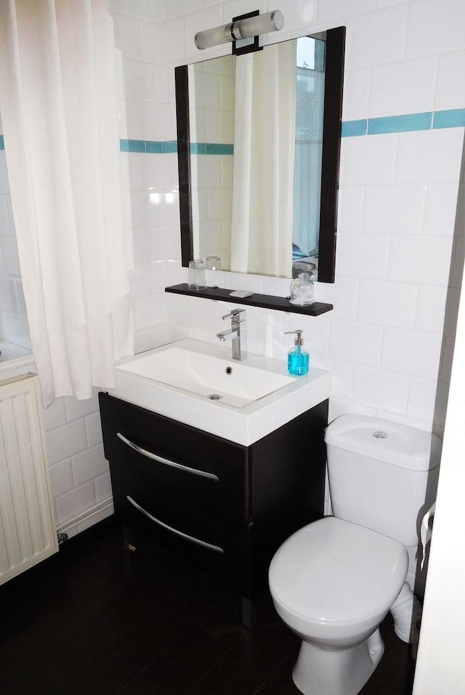 Chambres d'Hôtes Château de Courcelette Comfort Triple Room, Private Bathroom, Garden Area (Leonard de Vinci) 6