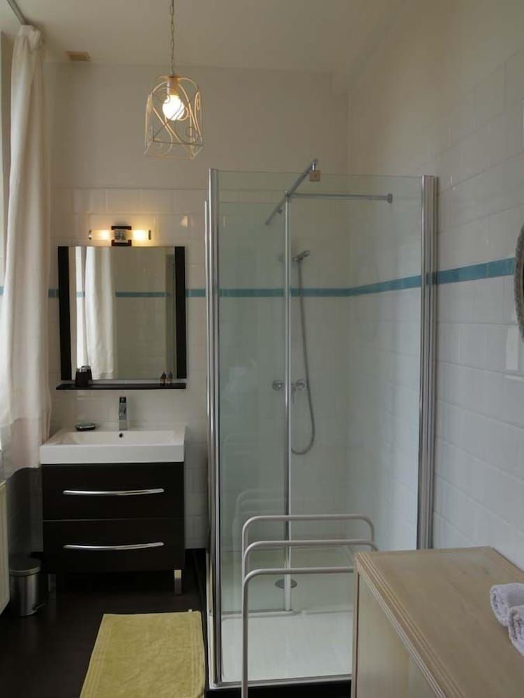 Chambres d'Hôtes Château de Courcelette Comfort Double Room, Private Bathroom, Garden Area (Claude Monet) 3