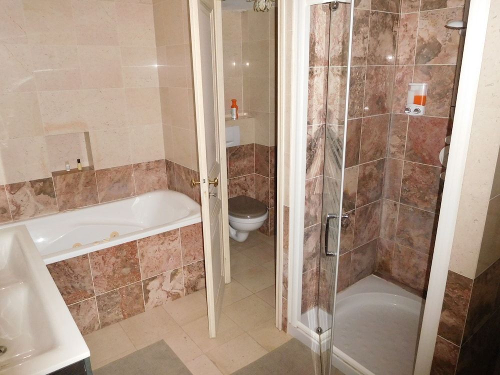 Chambres d'Hôtes Château de Courcelette Comfort Double Room, Private Bathroom, Garden Area (Gustave Eiffel) 5