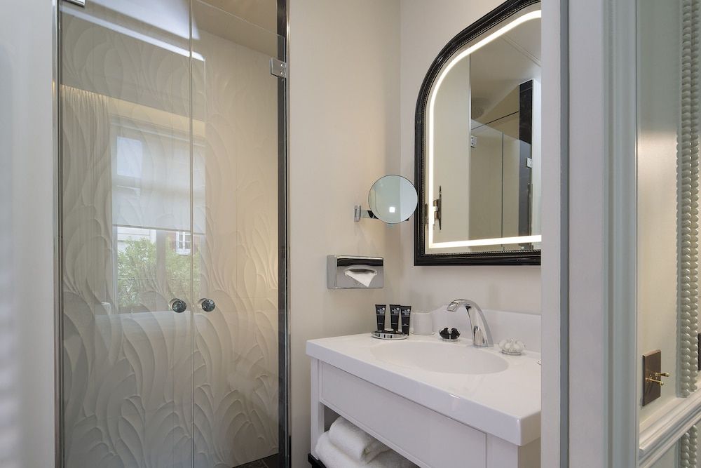 Hotel Le Narcisse Blanc & Spa Classic Double Room 2