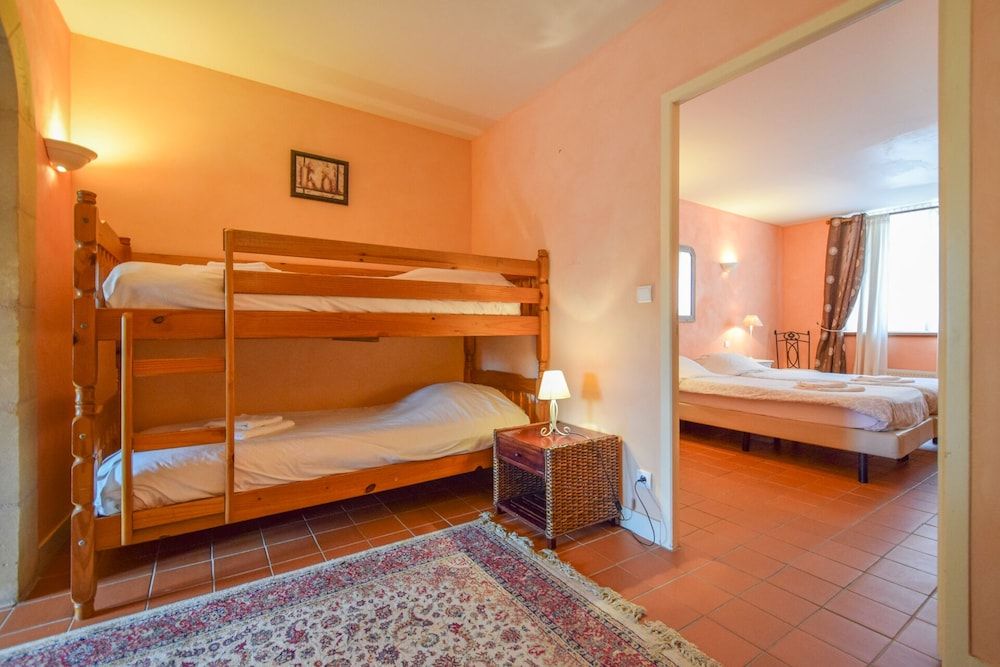 Apartment, Multiple Beds
