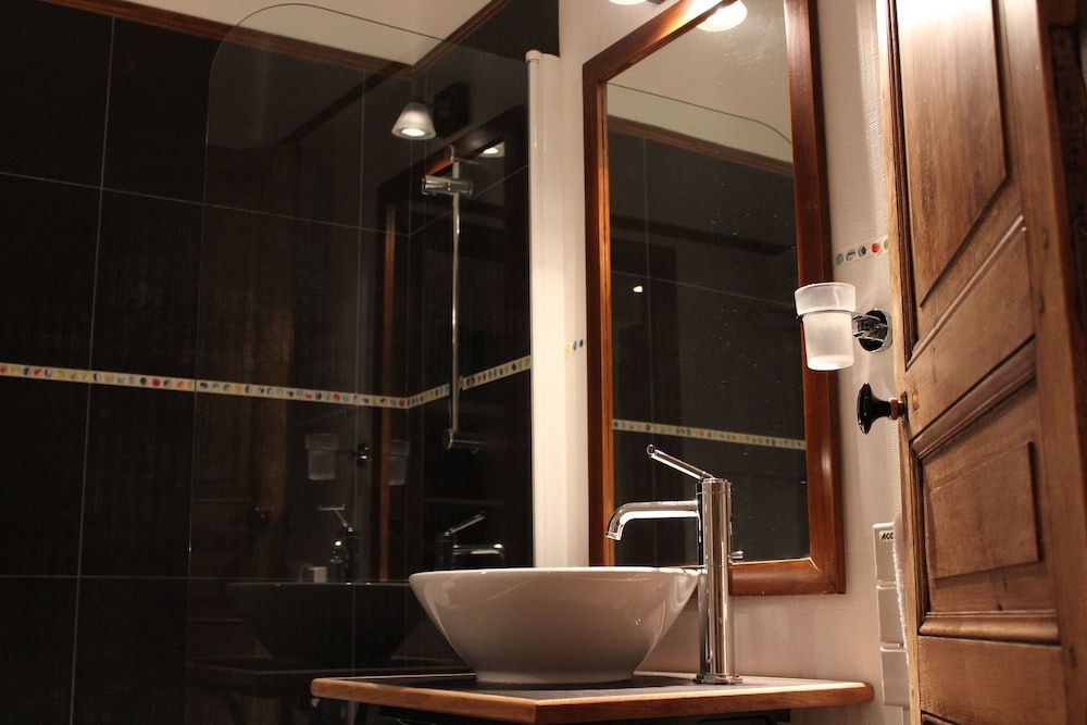 Le Relais Monceau Superior Double Room 11