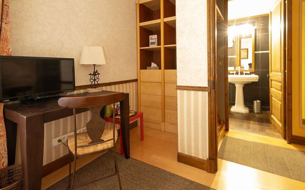 Le Relais Monceau Superior Double Room 15